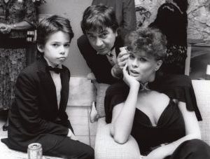 Dudley Moore with wife, Brogan and son, Patrick 1989.jpg